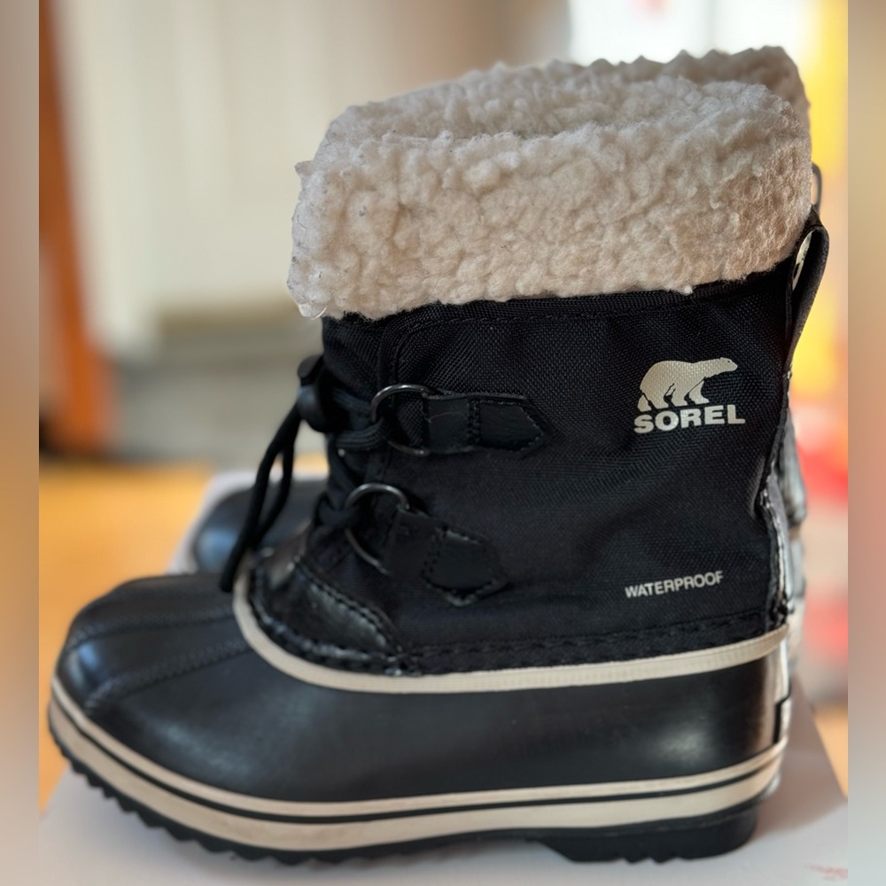Girls 12 Sorel Yoot Pac Nylon Waterproof Boots.